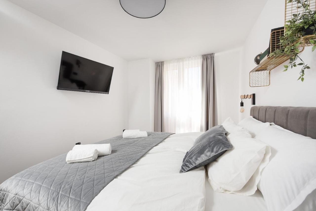 Aura Exclusive Apartment & Room Zadar Bagian luar foto